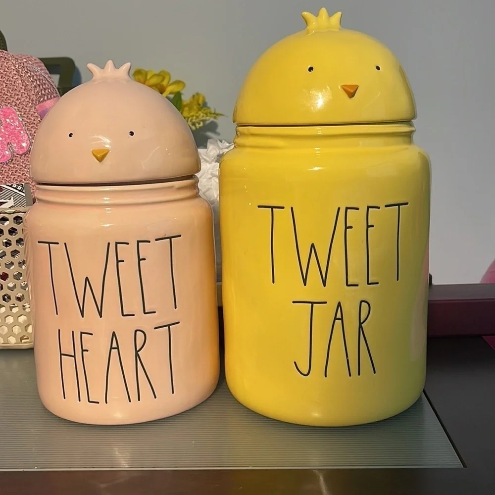 HOST PICK ⭐️ NWOT Rae Dunn Tweet Heart Chick Canister